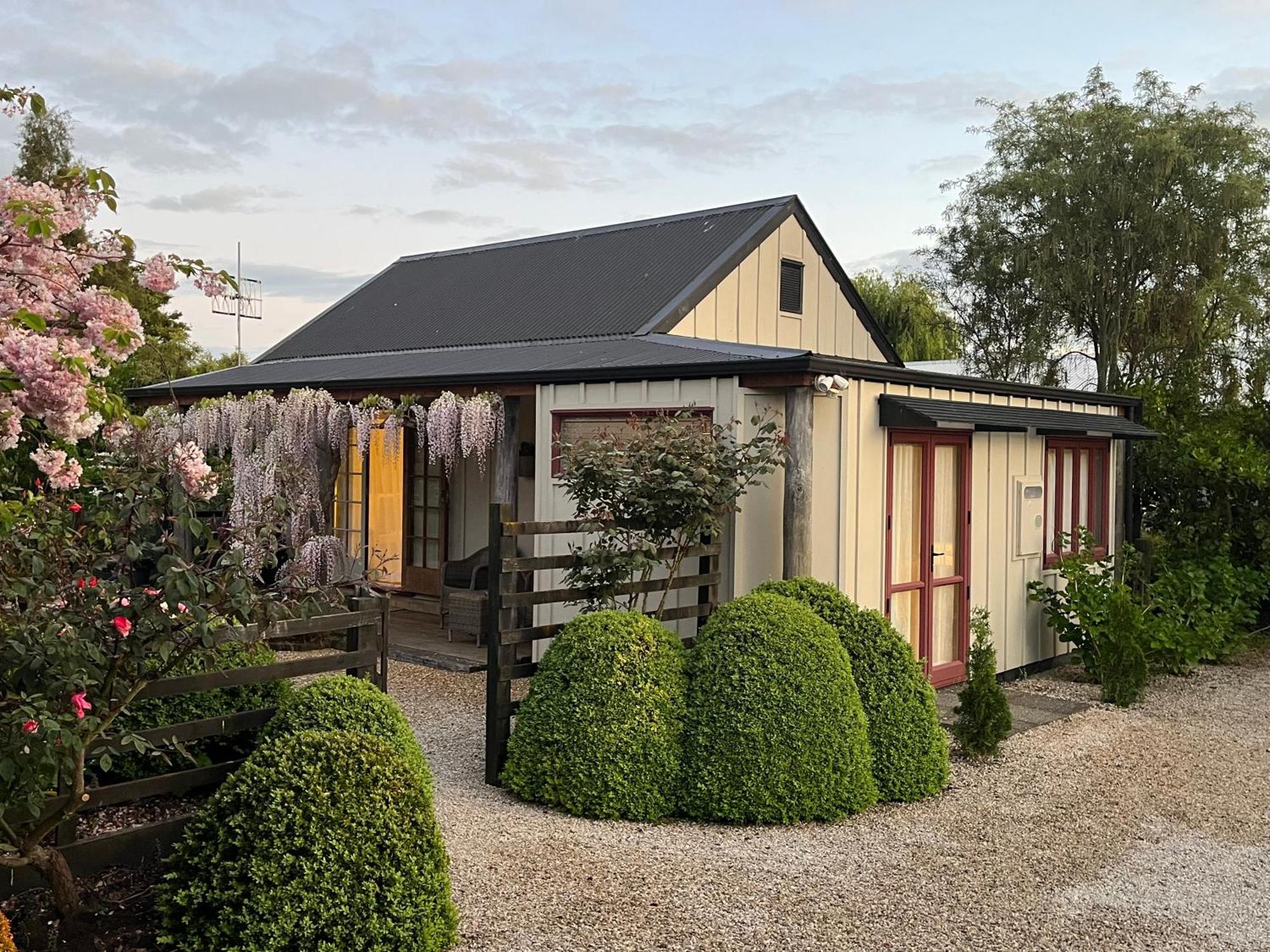 Tasman Village Cottage Exterior photo
